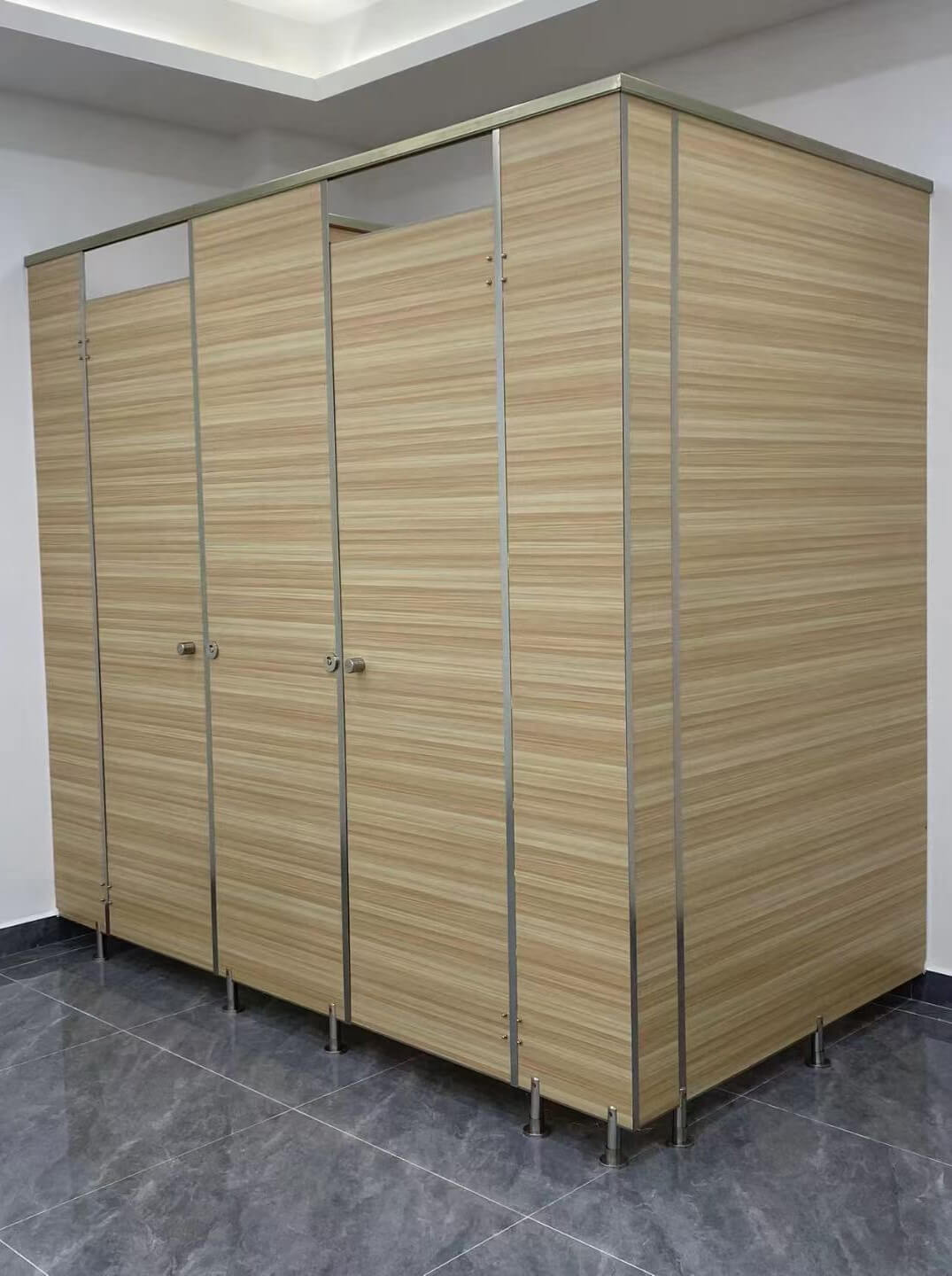 A variety of bathroom cubicles and toilet partition with good weather resistance